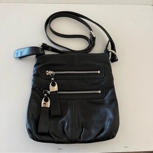 NWOT b makowsky Black Soft Smooth Leather Multi Front Zippers Crossbody
